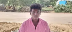 ஆற்று வெள்ளத்தில் சிக்கிய குடும்பம் - 17 மணிநேரம் மரக்கிளையை பிடித்து உயிர் தப்பிய தாய்-மகன்; என்ன நடந்தது?