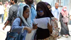 ভর্তি পরীক্ষায় অংশ নিতে ঢাকাসহ সারাদেশ থেকেই শিক্ষার্থীরা রাজশাহী গিয়েছিলো মঙ্গলবার। 