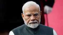 નરેન્દ્ર મોદી, 75 વર્ષ, વડા પ્રધાન મોદી, જન્મદિવસ, ગુજરાત, લાલકૃષ્ણ અડવાણી , બીબીસી ગુજરાતી 