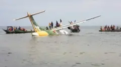 Indege yakoze impanuka iri mu mazi y'ikiyaga cya Victoria