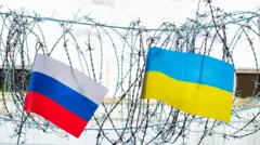 український і російський прапори