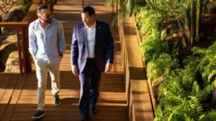 O presidente de El Salvador, Nayib Bukele, e o secretário de Estado dos EUA, Marco Rubio, durante seu encontro na residência privada do líder salvadorenho no Lago Coatepeque, nos arredores de San Salvador, El Salvador, em 3 de fevereiro de 2025.