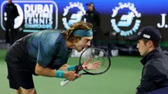 Andrey Rublev grita com um juiz de linha