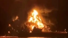 İraq Limanlarının Media Ofisi tərəfindən yayılan foto - gecə Fars körfəzində tankerdə partlayış baş verib.