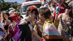 Manifestante en la Marcha del Orgullo