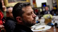 Президент Украины Владимир Зеленский во время обеденной встречи с президентом США Дональдом Трампом в Белом доме 17 октября 2025 года в Вашингтоне, округ Колумбия.