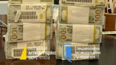 Пачки с долларами