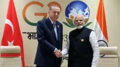 দিল্লিতে জি২০ শীর্ষ সম্মেলনের অবকাশে প্রেসিডেন্ট এরদোয়ান ও প্রধানমন্ত্রী মোদী