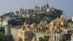 శత్రుంజయ పర్వతంలోని మందిరాలు