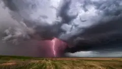 ગુજરાતમાં ચોમાસું Monsoon 2026 : ગુજરાતમાં હજુ નથી પહોંચ્યું ચોમાસું , તો પણ રાજ્યમાં કેમ વરસાદ પડ્યો? બીબીસી ગુજરાતી ન્યૂઝ અપડેટ હવામાન સમાચાર વેધર