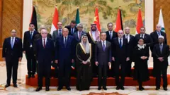 وزير الخارجية وانغ مع وفد من الدبلوماسيين من دول عربية وإسلامية (20 نوفمبر/ تشرين الثاني)