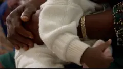 چیوما په کلکه وایي چې ماشوم هوپ د هغې زوی دی.