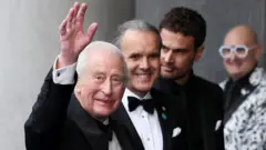 O rei Charles 3° no lançamento do filme