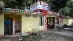 ভারতের প্রয়াগরাজ শহর, যার আগের নাম ছিল ইলাহাবাদ, সেখানে একটি 'সুলভ শৌচালয়'