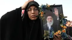 iran, iranka tuguje za alijem hamneijem