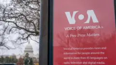 VOA ဟာ သတင်းအချက်အလက်တွေကို မြန်မာအပါအဝင် ကမ္ဘာတဝန်းမှာ ဘာသာပေါင်း ၄၅ မျိးနဲ့ ရေဒီယို၊ တီဗီ၊ ဒစ်ဂျစ်တယ် မီဒီယာအနေနဲ့ ထုတ်လွှင့်နေပါတယ်။
