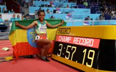 ኣትሌት ጉዳፍ ጸጋይ፡ ኣብ ሻምፒዮንሺፕ ብደቂ ኣንስትዮ ኣብ ዝተኻየደ ናይ ውሽጢ ፈዛ ውድድር 1500 ሜትሮ ክብረወሰን ሰይራ እያ