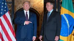 Donald Trump e Jair Bolsonaro durante um jantar em Mar-a-Lago, Palm Beach, Flórida, em março de 2020