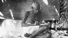 காந்திஜி, சோனம் வாங்சுக்