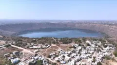 लोनार झील