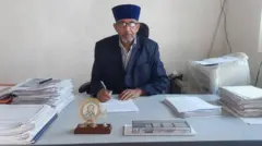 ንቡረእድ ተስፋይ ኣብ ቤት ፅሕፈቶም