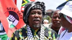Bheki Mtolo, umunyamabanga mukuru wa ANC mu ntara ya KwaZulu-Natal, mu rugendo rwo kwifatanya n’Abanya-Palestine, ku itariki ya 26 Ukwakira (10) mu 2023, i Durban muri Afurika y’Epfo. 