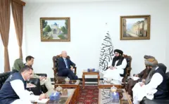 .د ملګرو ملتونو د جرمونو او نشه يي توکو د دفتر مشر کابل ته د سفر پر مهال له طالب چارواکو سره خبرې کړي.