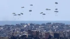 مساعدات تسقط جوا