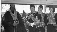 خرج الملك فاروق من مصر إلى إيطاليا بعد الإطاحة به عام 1952