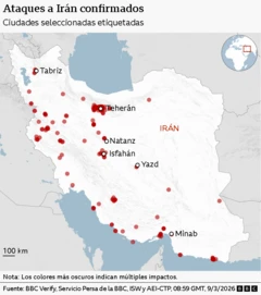 La imagen es un mapa de Irán con símbolos de puntos rojos que indican lugares que han sufrido uno o más ataques estadounidenses e israelíes. Además, se identifican algunas ciudades clave, como:
- Tabriz (noroeste de Irán)
- Teherán (centro-norte de Irán, la capital)
- Isfahán (centro de Irán)
- Yazd (centro de Irán)
- Minab (sur de Irán)
El mapa incluye un pequeño globo terráqueo en la esquina superior derecha que destaca la ubicación de Irán en Medio Oriente. El logotipo de la BBC aparece en la esquina inferior derecha. Las fronteras de los países vecinos y las costas están apenas delineadas, pero el enfoque se centra en la distribución de los lugares de ataque en Irán.