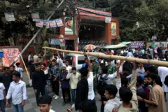 বিশ্ববিদ্যালয়ের দাবিতে আন্দোলন করছেন তিতুমীর কলেজের শিক্ষার্থীরা