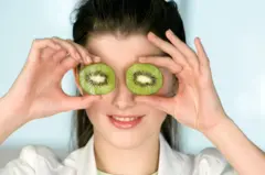 बद्धकोष्ठतेसाठी किवी? पोट साफ होत नसेल तर ही माहिती वाचा