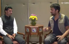 આમ આદમી પાર્ટીના સીએમ ઉમેદવાર ઇસુદાન ગઢવી સાથે બીબીસી સંવાદદાતા રજનીશકુમાર ﻿
