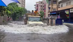 અમદાવાદમાં ભારે વરસાદને કારણે અનેક વિસ્તારોમાં જળભરાવ થયો હતો
