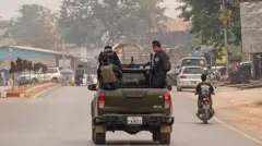 ဧပြီလ ၉ ရက်တုန်းက လားရှိုးမြို့ထဲမှာ ကင်းလှည့်နေတဲ့ ကိုးကန့်ရဲတပ်ဖွဲ့ဝင်တွေ 