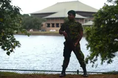 ශ්‍රී ලංකාවේ පාර්ලිමේන්තුවේ ක්‍රියාකාරීත්වය සම්බන්ධයෙන් ජනතාව තුළ පැවති විශ්වාසය කලක සිට බිඳ වැටී ඇති ආකාරයක් දැකිය හැකි ය.