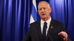 Benny Gantz arimo kuvuga ijambo