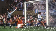 A Argentina vence a Holanda na final da Copa do Mundo de 1978