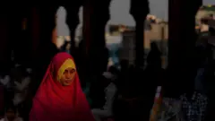 নামাজে নারী