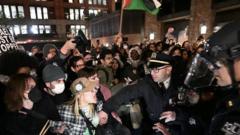 New York Üniversitesi'nde polis protesto eden öğrencilere müdahale etti 