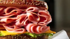 Бутерброд з шинкою, користь і шкода 