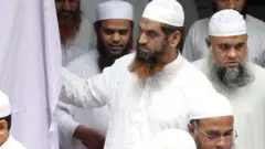 হেফাজতে ইসলাম আগামী তেসরা মে ঢাকায় মহাসমাবেশ করবে 