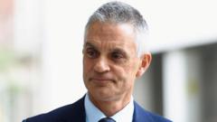 Pourquoi deux dirigeants de la BBC ont-ils démissionné en même temps et quel était le montage du documentaire sur Trump ?