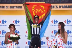 ዳንኤል ተኽለሃይማኖት ኣብ ቱር ዲ ፍራንስ ሳሙናይ መድረኽ  ኣምበሳ ዓቐብ ብምዃን ናብ መድረኽ ኣብ ዝደየበሉ