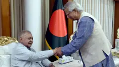 ড. কামাল হোসেনের সাথে অধ্যাপক মুহাম্মদ ইউনূস