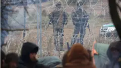 Polonya-Belarus sınırındaki göçmenler ve askerler