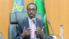 Dr. Geediyoon Ximootiwoos 