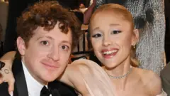 Ethan Slater i Ariana Grande na ceremonii rozdania 31. edycji Nagród Gildii Aktorów Ekranowych (znanych też jako SAG Awards i Actor Awards). Shrine Auditorium and Expo Hall, Los Angeles, Kalifornia. 23 lutego 2025 r.