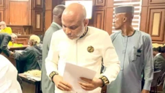 Nnamdi Kanu yi efe ọcha n'ụlọ ikpe dị n'Abuja, n'oge a ka na-ekpe ikpe ya n'afọ 2025