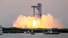 تاریخ‌سازی فضایی ایلان ماسک؛ بازگشت موفق پیشران موشک استارشیپ به سکوی پرتاب